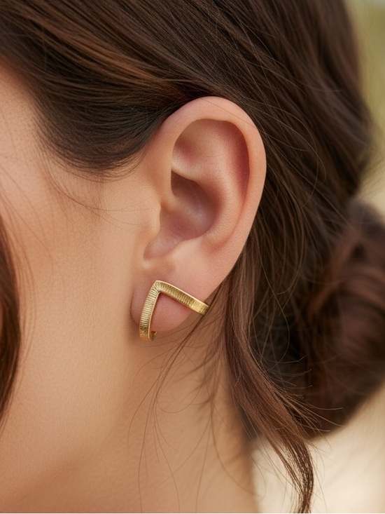 Mejuri Jewelry - Triangular Wrap Stud Geometric Minimalist Earring